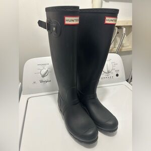 Hunter Classic Waterproof Boots - new without box, size 6 + socks as bonus!